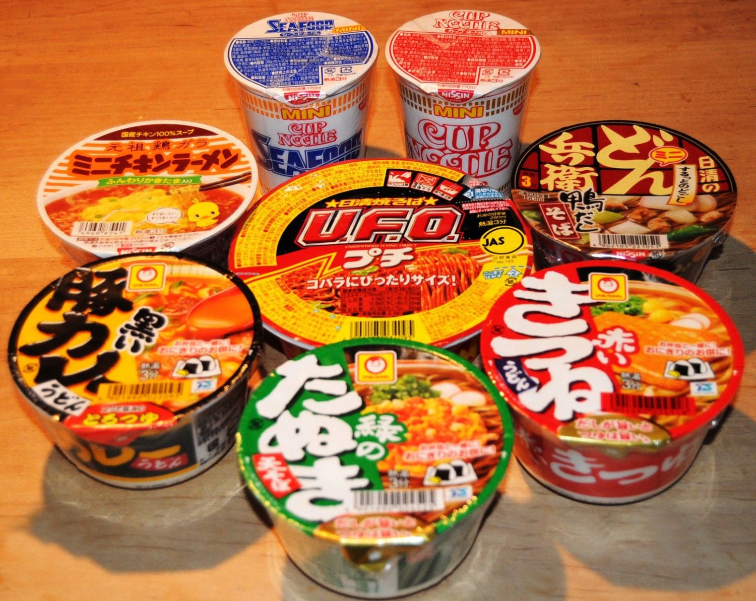 Japanische Instant Ramen, Soba, Udon, Yakisoba, 8 Tassen Set, Mini