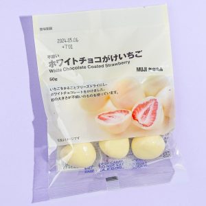 MUJI weiße Schokolade überzogen Erdbeere