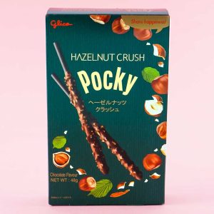 pockende Keksstäbchen – Haselnuss zerquetschen