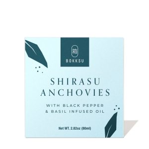 Bokksu Tinned Shirasu Anchovies with schwarzer Pfeffer und Basilikum-infundiertes Öl