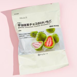 MUJI Schokoladenbedeckte Erdbeeren – Uji Matcha
