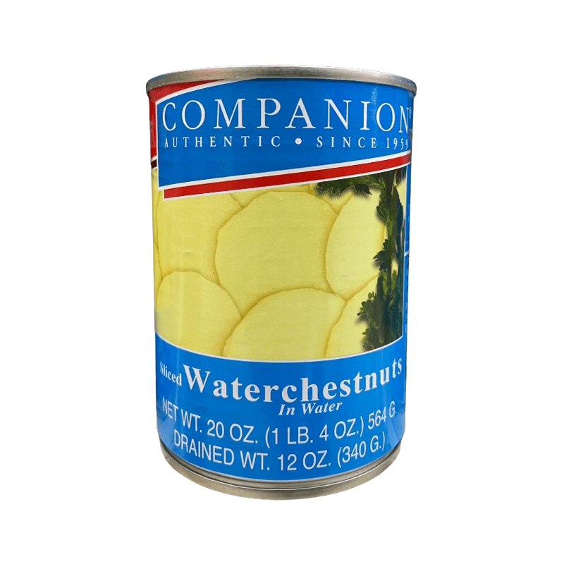 Geschnittene Wasserkastanien im Wasser