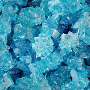 Blaue Steinbonbons auf Saite blaue Himbeere