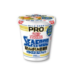 Nissin Cup Nudeln pro – Meeresfrüchte mit hohem Proteingehalt und niedrigem Kohlenhydratgehalt